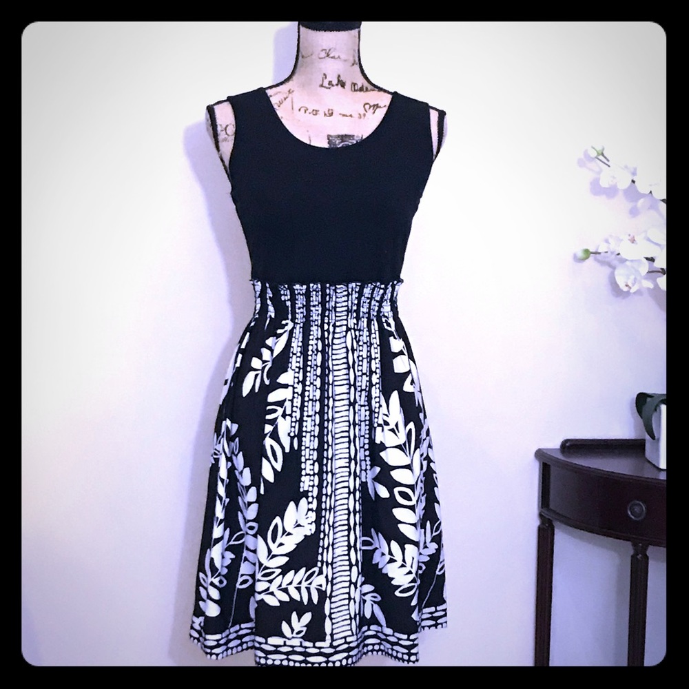 💄Cute and Comfy Midi Dress💄 - Picture 1 of 4